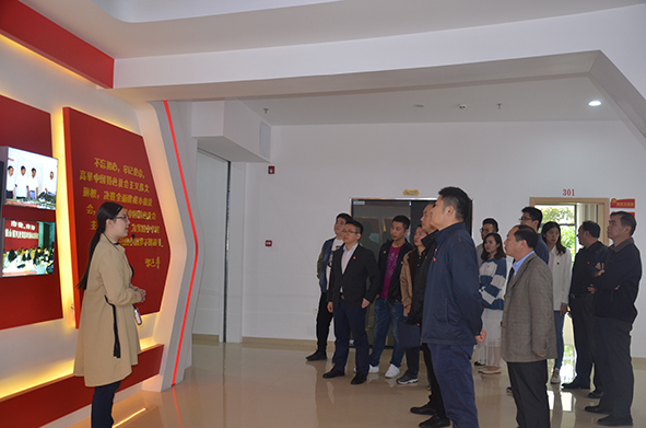 不忘初心跟黨走——參觀福興經(jīng)濟開發(fā)區(qū)政治生活館